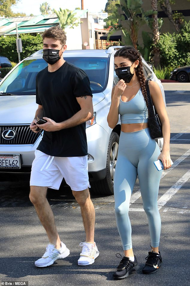 Nữ DJ Chantel Jeffries cực 'bốc lửa' với áo tắm quây nhỏ xíu ảnh 7