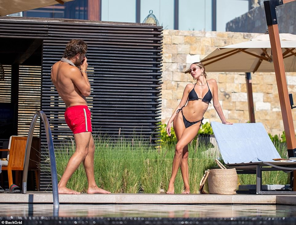 Delilah Belle Hamlin mặc bikini ngọt ngào quyến rũ, liên tục tình tứ bạn trai ảnh 5