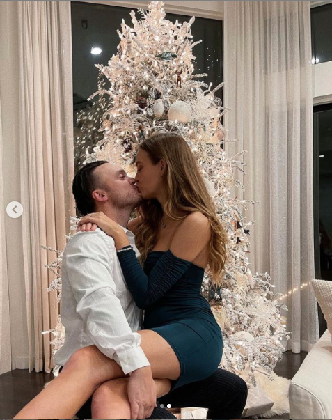 'Thiên thần' Josephine Skriver tung ảnh nội y đỏ rực đón Noel ảnh 5