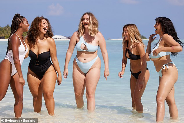 Dàn mỹ nhân nóng bỏng phô diễn hình thể với áo tắm ở biển ảnh 4