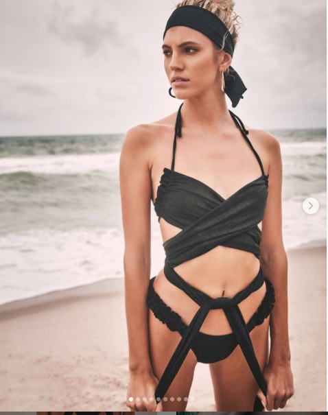 Devon Windsor mặc bikini thả dáng quyến rũ ngất ngây bên chồng ảnh 6