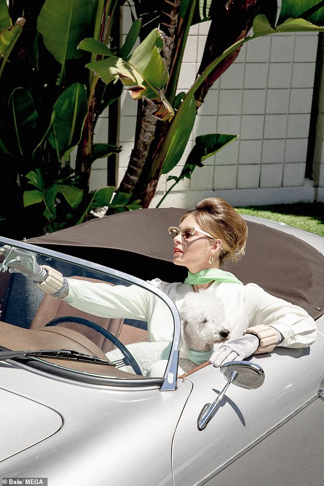 'Búp bê Nga' Maria Sharapova khoe sắc vóc tươi trẻ đầy cuốn hút với bikini ảnh 9