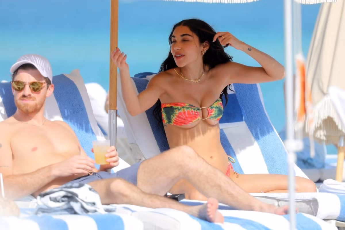 Nữ DJ Chantel Jeffries cực 'bốc lửa' với áo tắm quây nhỏ xíu ảnh 3