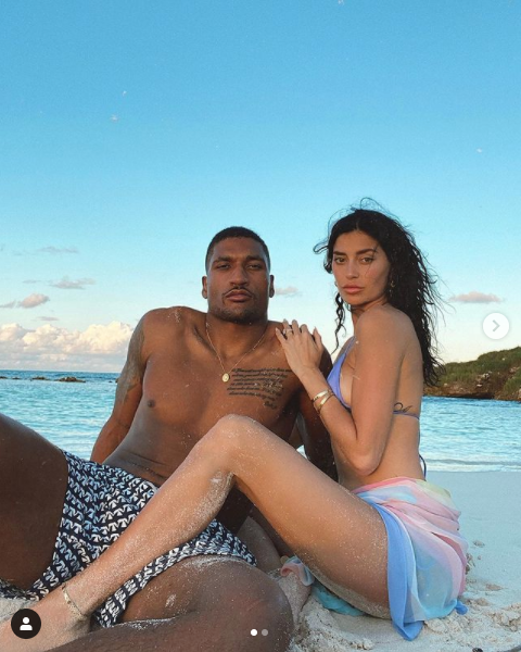 Nàng WAG nóng bỏng Nicole Williams phô diễn đường cong hoàn hảo với áo tắm ảnh 7