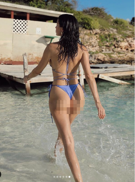 Nàng WAG nóng bỏng Nicole Williams phô diễn đường cong hoàn hảo với áo tắm ảnh 6