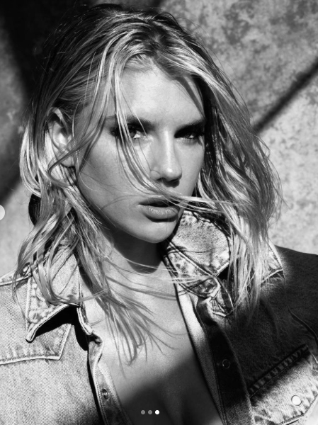 'Bom gợi cảm' Charlotte McKinney chụp khoả thân khoe đường cong 'nảy lửa' ảnh 5