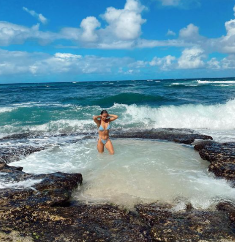 Chân dài 9x người Philippines quyến rũ mê mẩn ở biển ảnh 3