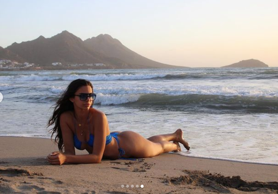 Mẫu nội y 9x quá 'bốc lửa' khiến cánh mày râu 'chao đảo' ảnh 7