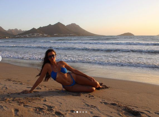 Mẫu nội y 9x quá 'bốc lửa' khiến cánh mày râu 'chao đảo' ảnh 8