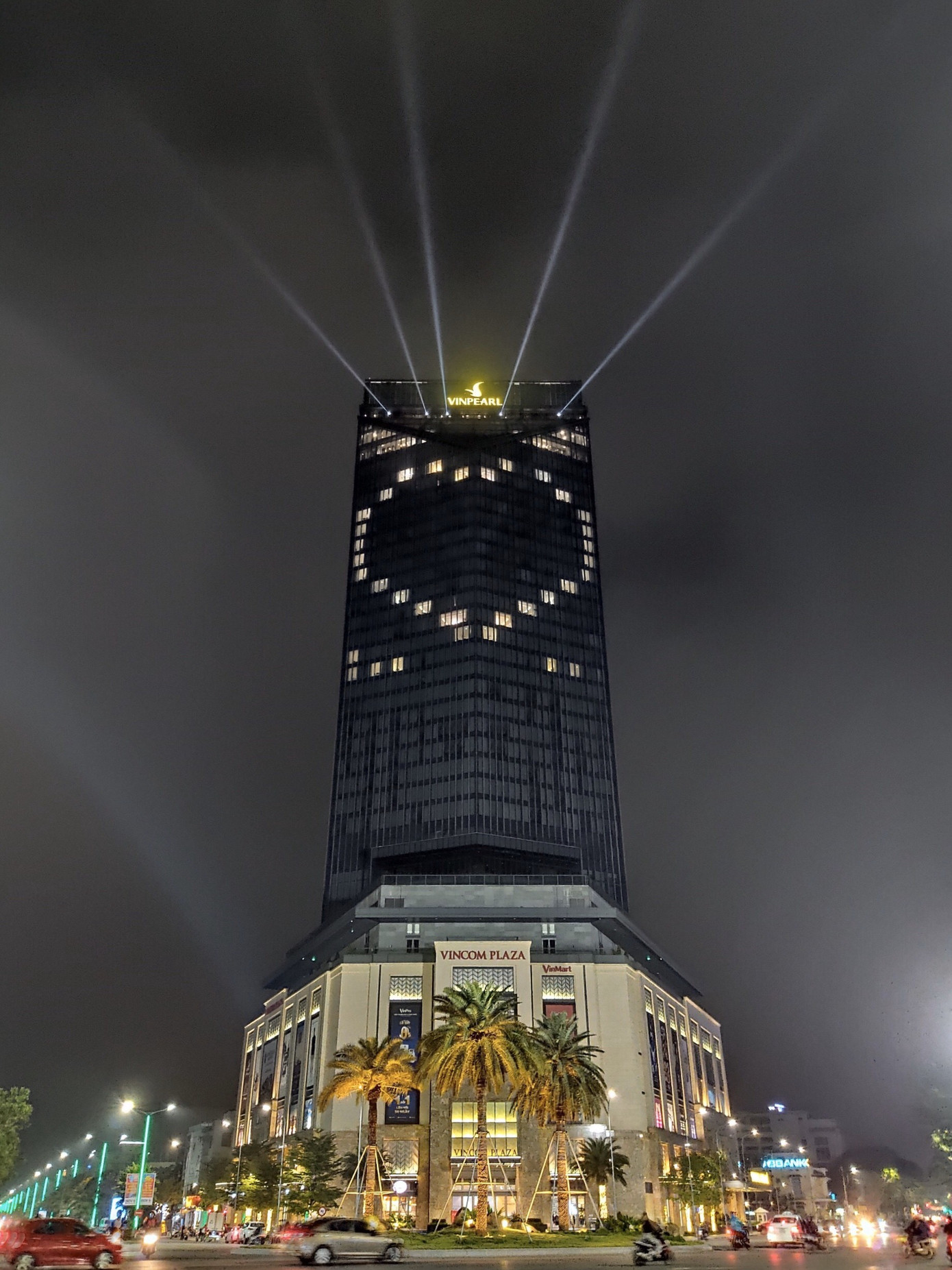 Vinpearl thắp sáng biểu tượng trái tim tri ân y bác sĩ và lan tỏa yêu thương ảnh 10