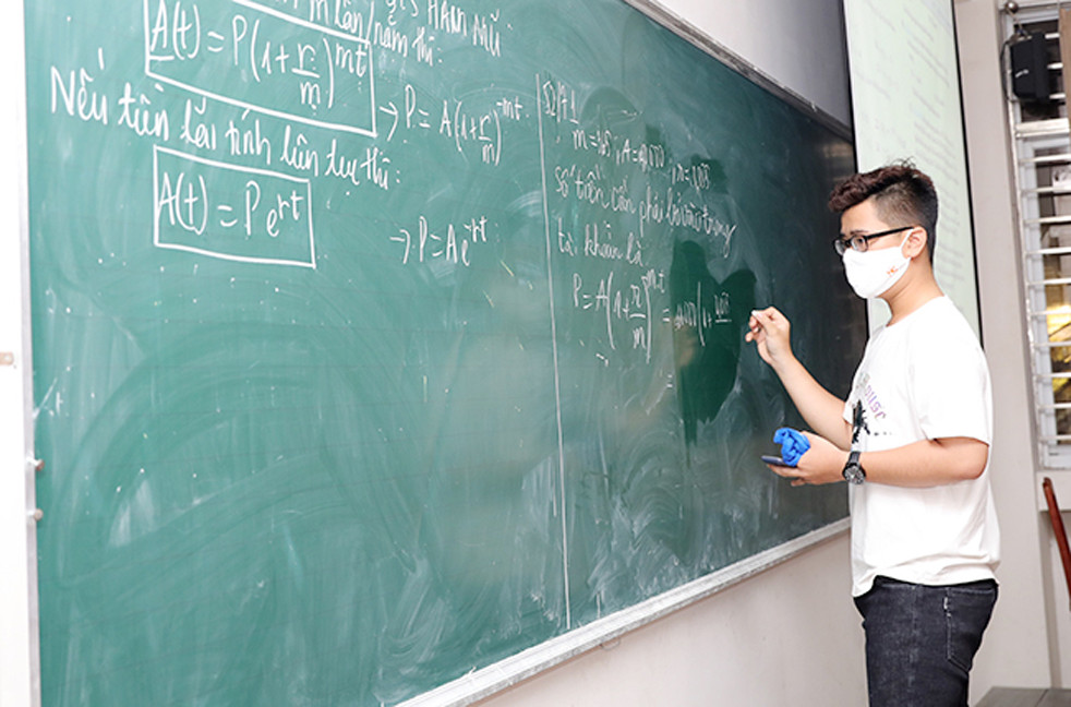 Ngày đầu trở lại trường, sinh viên Duy Tân nghiêm túc thực hiện phòng chống dịch ảnh 8