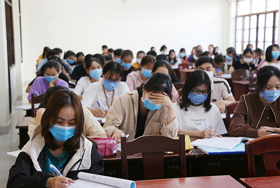 Ngày đầu trở lại trường, sinh viên Duy Tân nghiêm túc thực hiện phòng chống dịch ảnh 11