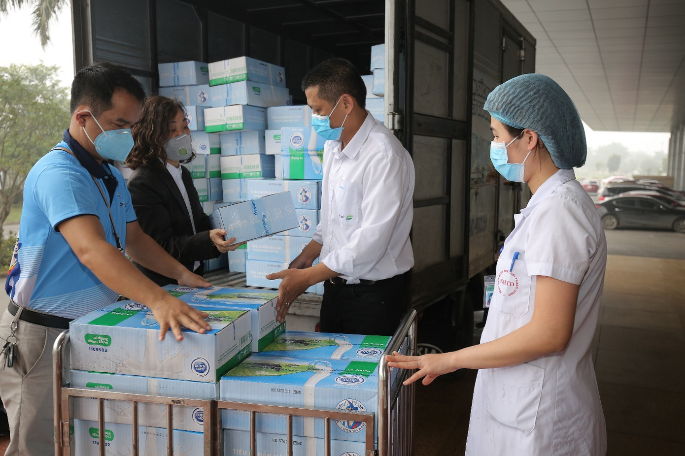 Cô gái Hà Lan tiếp tục chung tay cùng chính phủ đẩy lùi Covid-19 ảnh 1