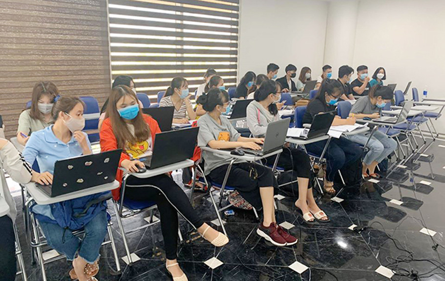 Ngày đầu trở lại trường, sinh viên Duy Tân nghiêm túc thực hiện phòng chống dịch ảnh 9