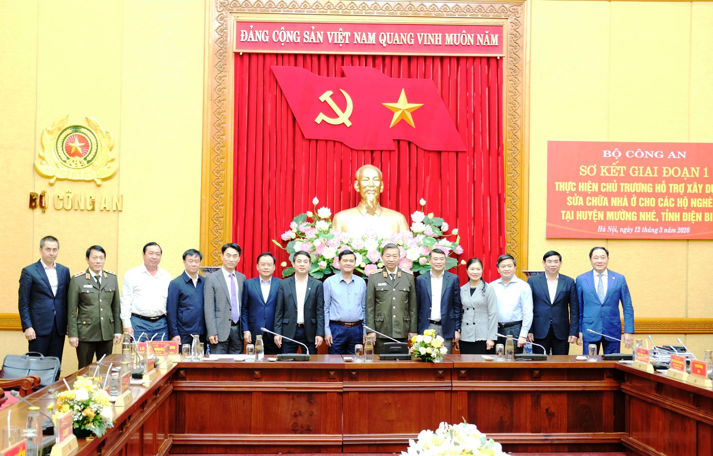 Trao 10 tỷ đồng hỗ trợ kinh phí xây, sửa chữa nhà ở cho 200 hộ nghèo Điện Biên ảnh 4