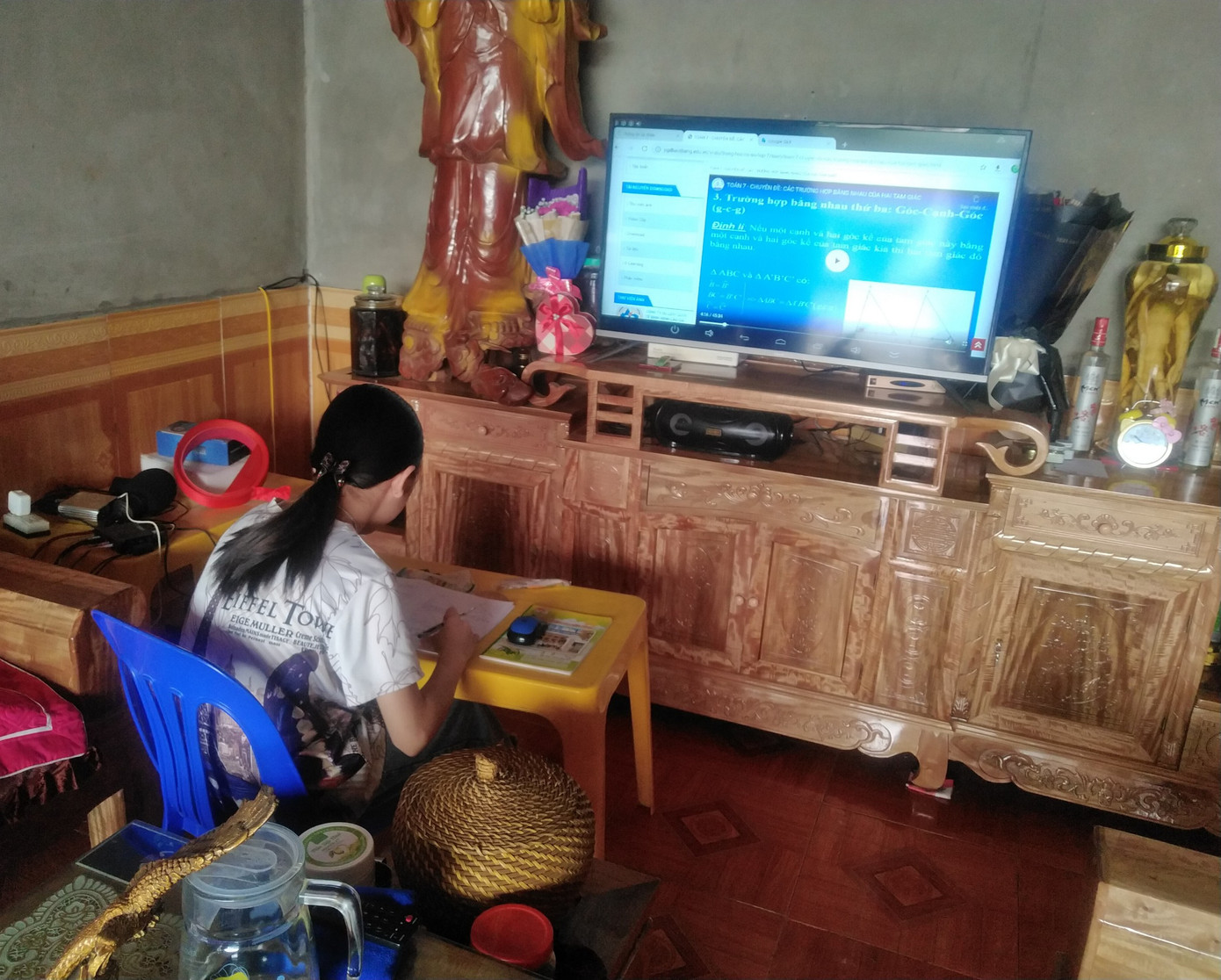 Học trực tuyến trước dịch bệnh COVID-19 nhìn từ một ngôi trường vùng cao ảnh 1
