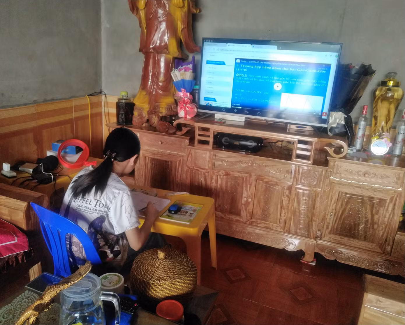 Học trực tuyến trước dịch bệnh COVID-19 nhìn từ một ngôi trường vùng cao ảnh 1