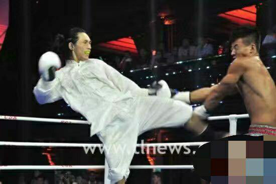 Đạo trưởng Võ Đang bị đấm tím bầm mắt, thua knock-out võ sĩ Brazil chỉ sau 40 giây ảnh 2