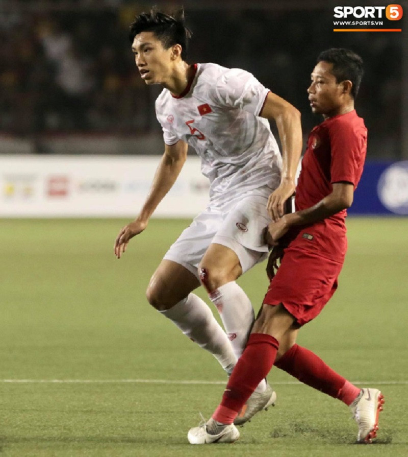 Trọng Hoàng nói gì về pha bóng của Văn Hậu với Dimas? ảnh 1