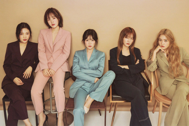 Red Velvet đã có một năm 2020 đầy sóng gió bởi chấn thương của Wendy và scandal của Irene Loạt nhóm nhạc hết hợp đồng năm 2021: Người quyết ra đi, kẻ khiến fan đứng ngồi không yên ảnh 5