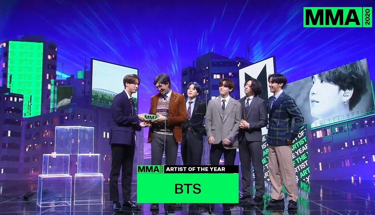 BTS gây bão với sân khấu “Black Swan”, khiến fan xúc động vì tình đồng đội tại MMA 2020 ảnh 7