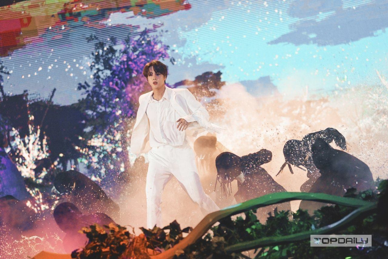 BTS gây bão với sân khấu “Black Swan”, khiến fan xúc động vì tình đồng đội tại MMA 2020 ảnh 2