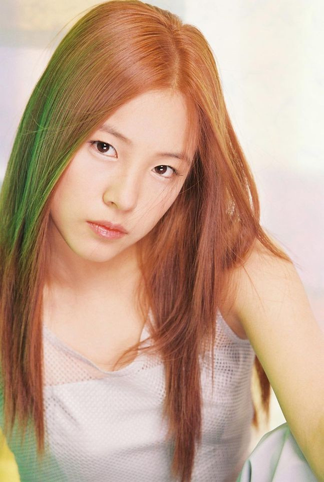 Kỷ niệm 20 năm ca hát, SM đăng loạt ảnh "công chúa" BoA kèm hashtag đầy tự hào ảnh 2