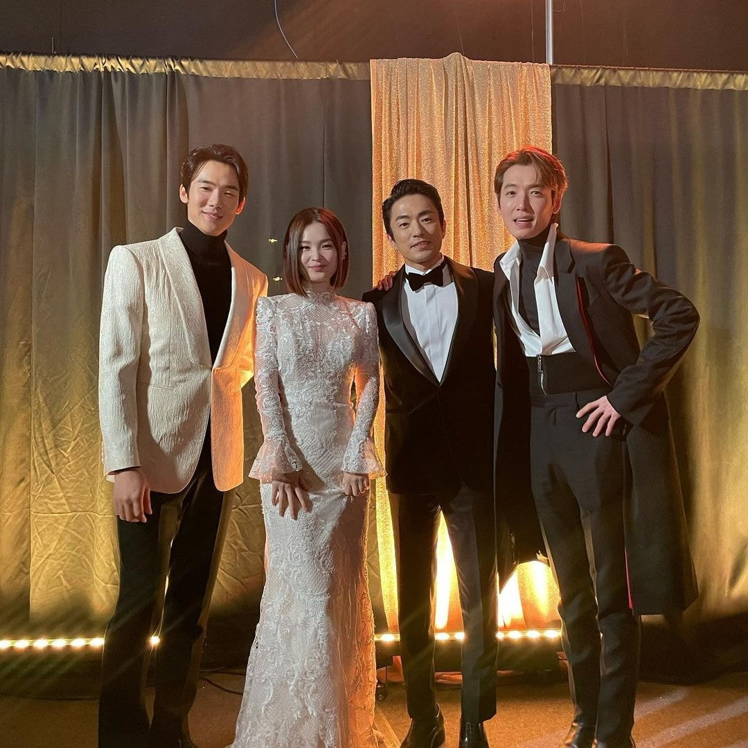 Mnet khiến người hâm mộ các nhóm nhạc tham gia MAMA phẫn nộ vì phân biệt đối xử ảnh 7