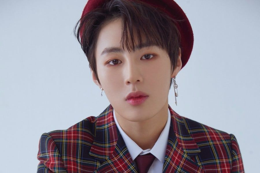 Độ nổi tiếng của Ha Sung Woon cũng không thể giúp HOTSHOT đi lên Loạt nhóm nhạc hết hợp đồng năm 2021: Người quyết ra đi, kẻ khiến fan đứng ngồi không yên ảnh 12