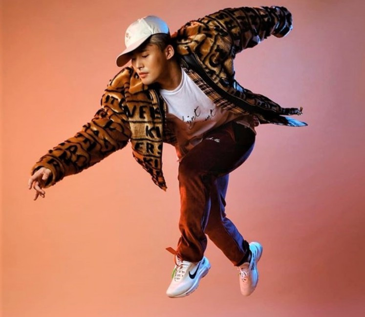 Khoảnh khắc đáng yêu giữa Kai (EXO) và dancer khiến người hâm mộ cũng phải tan chảy ảnh 1