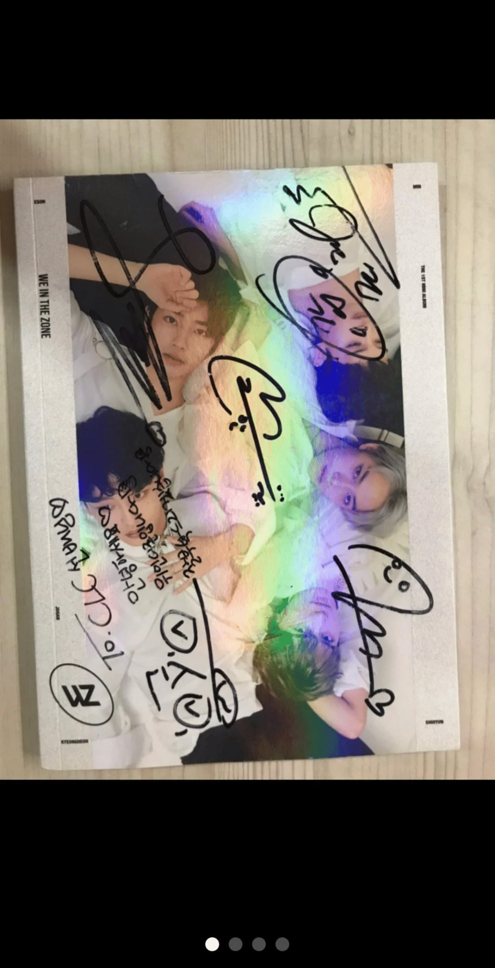 Album nghệ sĩ ký tặng CLC bị rao bán, các fan tranh cãi do không tôn trọng hay bị đánh cắp ảnh 4