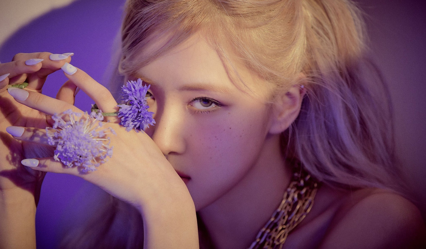 -R- giúp Rosé phá kỷ lục pre-order album với hơn 500 nghìn bản đặt trước Rosé (BLACKPINK) lộ ảnh cơ bắp gây choáng, thiết lập thêm kỷ lục pre-order đáng ngưỡng mộ ảnh 2