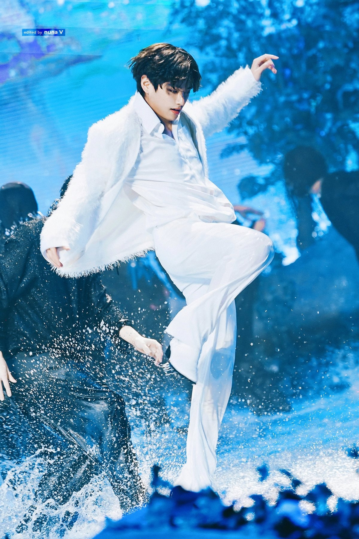 BTS gây bão với sân khấu “Black Swan”, khiến fan xúc động vì tình đồng đội tại MMA 2020 ảnh 6