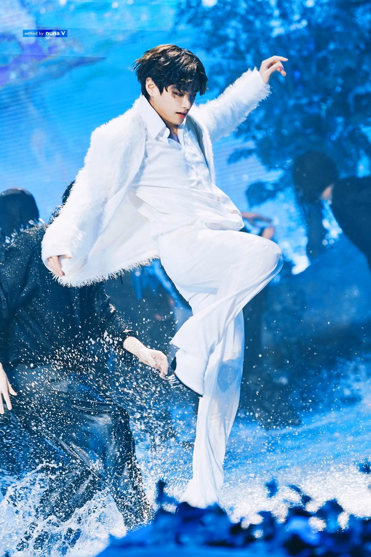 BTS gây bão với sân khấu “Black Swan”, khiến fan xúc động vì tình đồng đội tại MMA 2020 ảnh 6