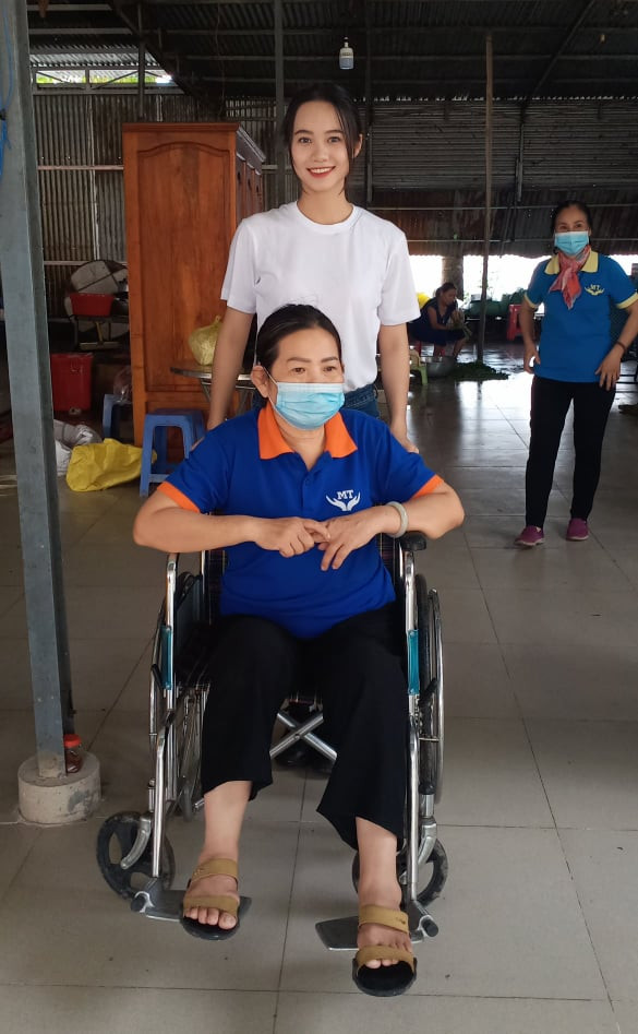 'Người đẹp nhân ái': Thí sinh HHVN 2020 mang ‘cơm hạnh phúc’ cho trẻ em, người già ảnh 1