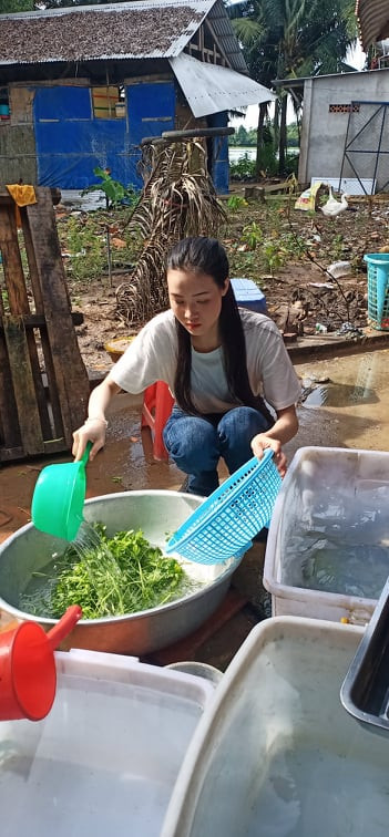 'Người đẹp nhân ái': Thí sinh HHVN 2020 mang ‘cơm hạnh phúc’ cho trẻ em, người già ảnh 4