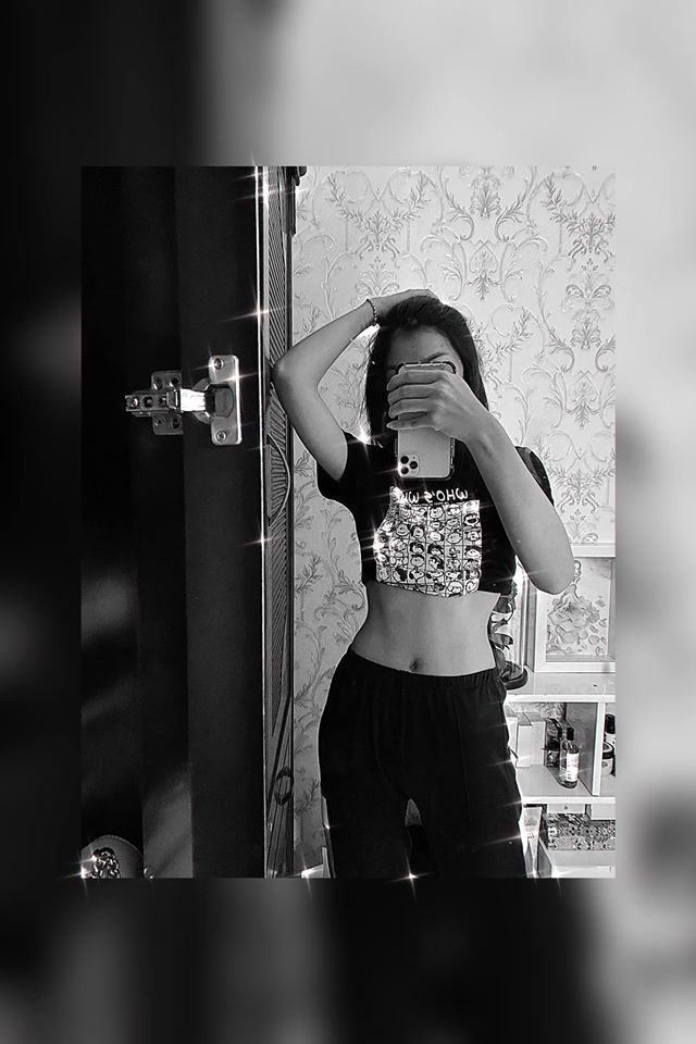 Ngày cách ly 20: Á hậu Tường San nhận giải Gương mặt của năm ảnh 4