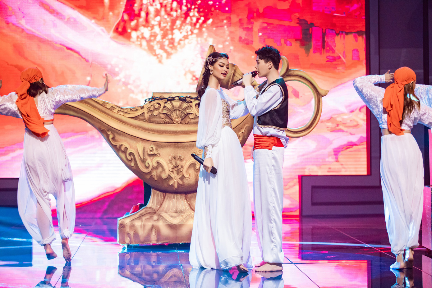 Á hậu Kiều Loan 'ẵm' luôn 2 giải tại Chung kết Trời sinh một cặp ảnh 7