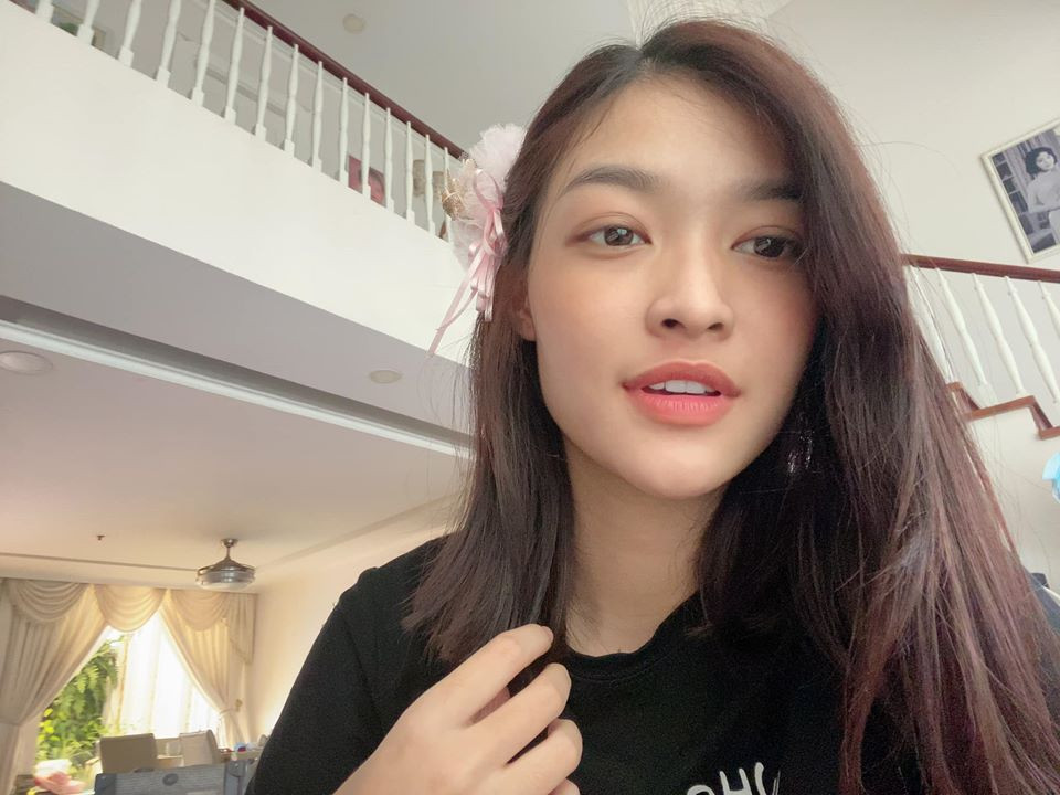 Ngày cách ly 20: Á hậu Tường San nhận giải Gương mặt của năm ảnh 3