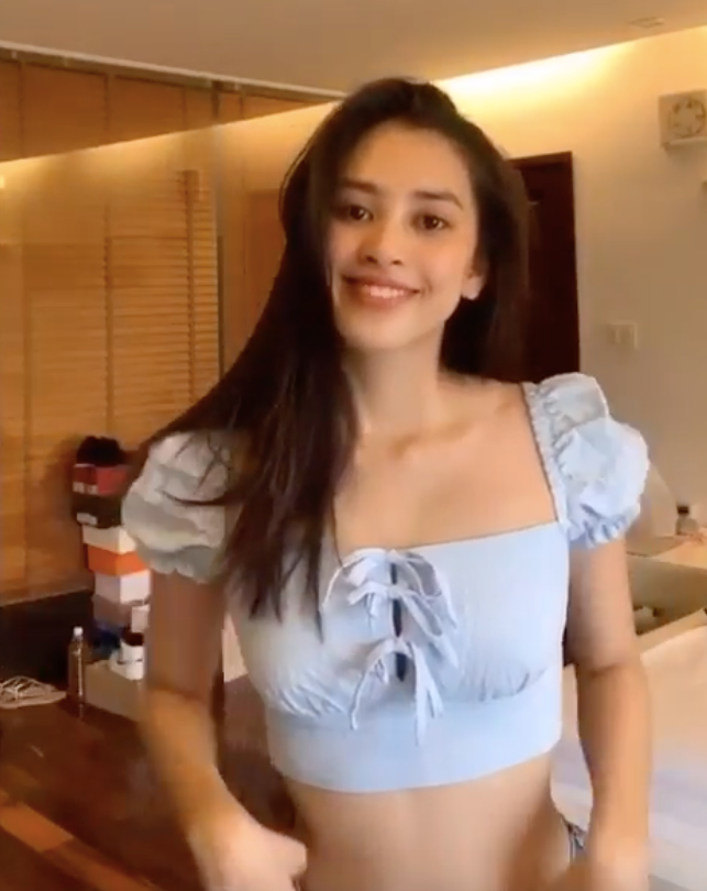 Tái xuất sau khi cách ly, Hoa hậu Tiểu Vy khoe vòng eo 'con kiến' cùng vũ đạo nóng bỏng ảnh 1