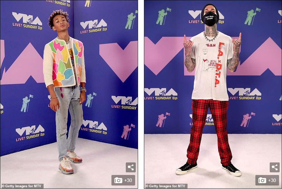 Miley Cyrus và Bella Hadid hở bạo, Lady Gaga siêu dị trên thảm đỏ VMAs ảnh 16