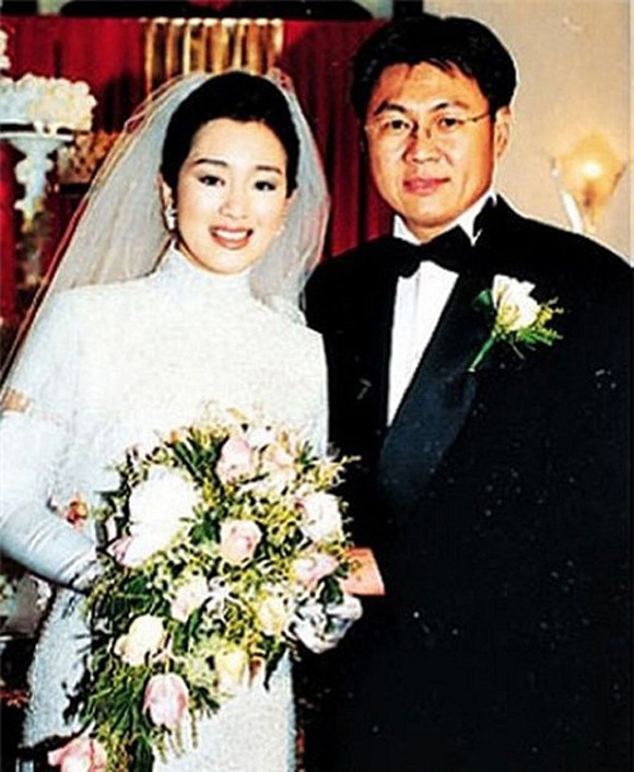 Chồng Tây hơn 17 tuổi kể về 'tình yêu sét đánh' với minh tinh Củng Lợi ảnh 3