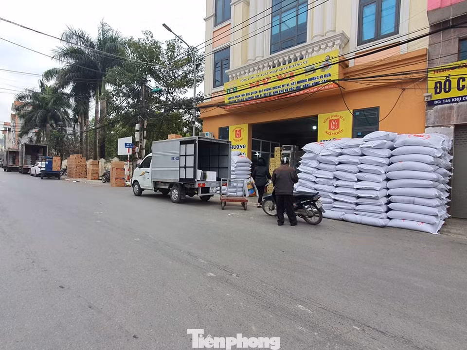 Thủ phủ bánh kẹo La Phù tất bật không ngơi tay dịp Tết ảnh 2
