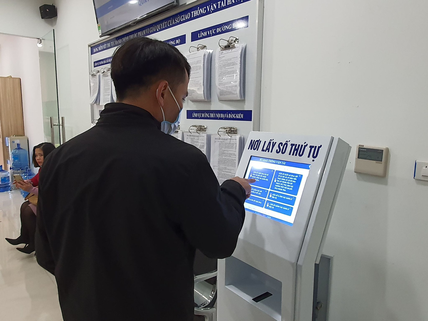 Ngày làm việc đầu năm khác lạ tại cơ quan, công sở Hà Nội ảnh 8