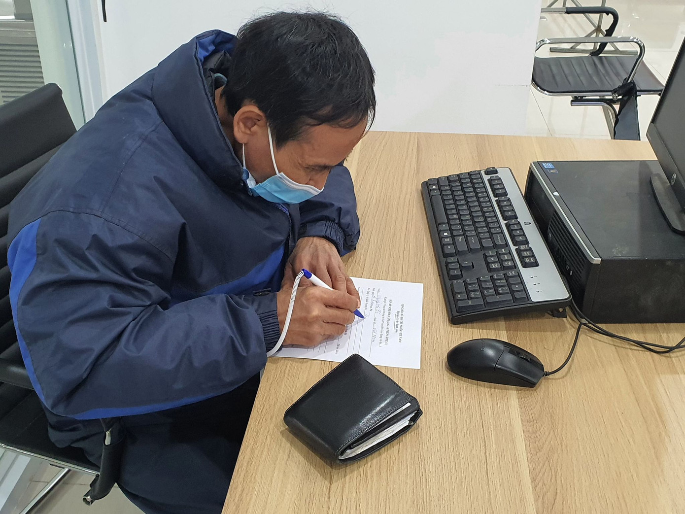 Ngày làm việc đầu năm khác lạ tại cơ quan, công sở Hà Nội ảnh 7