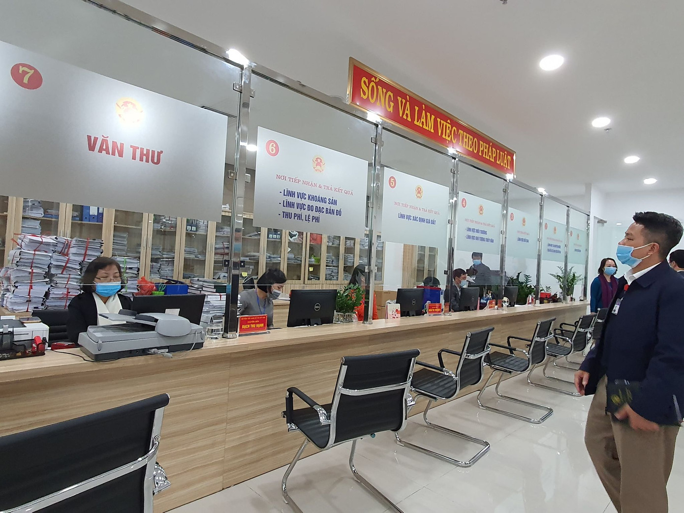 Ngày làm việc đầu năm khác lạ tại cơ quan, công sở Hà Nội ảnh 9