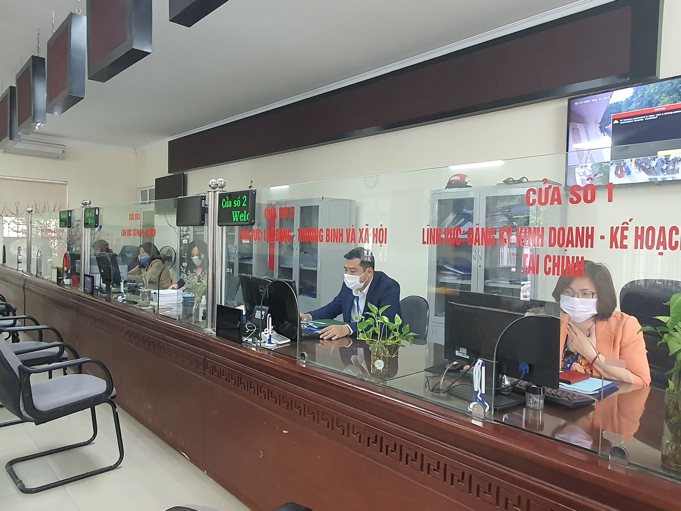 Ngày làm việc đầu năm khác lạ tại cơ quan, công sở Hà Nội ảnh 13