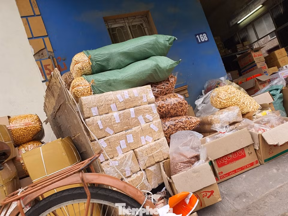 Thủ phủ bánh kẹo La Phù tất bật không ngơi tay dịp Tết ảnh 12