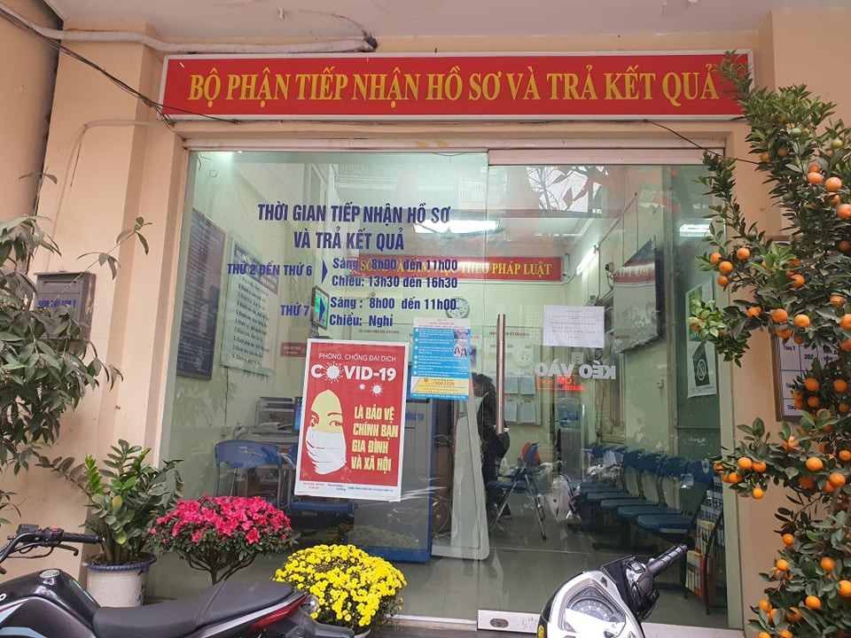 Nhiều cơ quan hành chính Hà Nội niêm yết lệch múi giờ làm việc ảnh 2