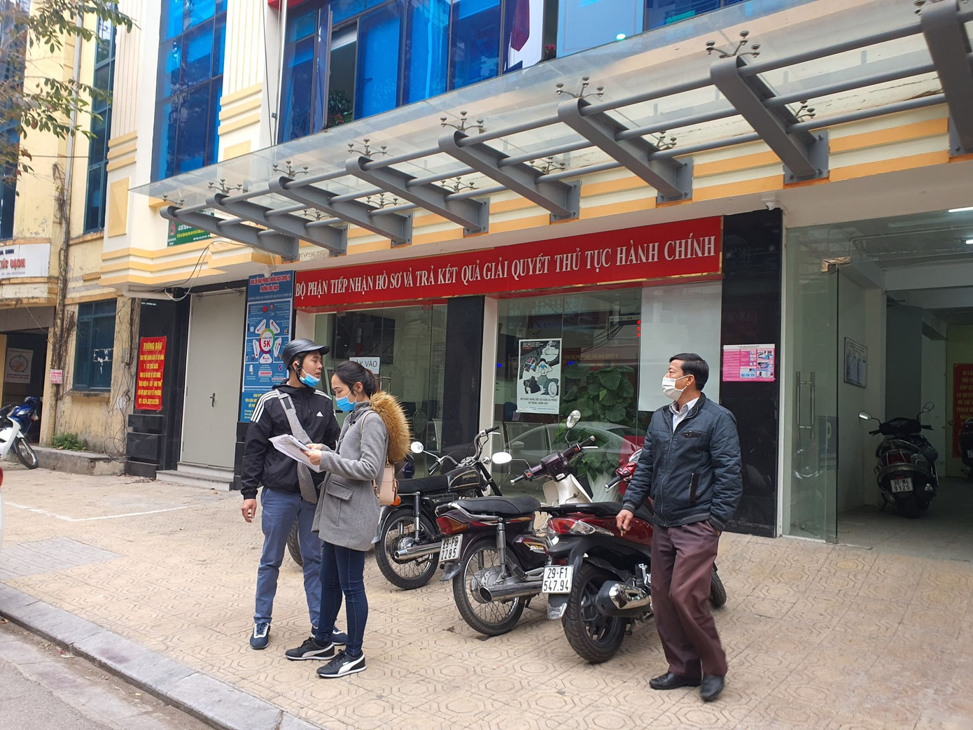 Ngày làm việc đầu năm khác lạ tại cơ quan, công sở Hà Nội ảnh 11